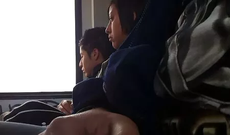 Lesbianas divirtiéndose en sus pies, hijo, y frotando coño ver videos porno duro en la estación de esquí