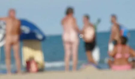 Prostituta para parejas que tienen un sexo duro por el ano pene, y esperando por ella