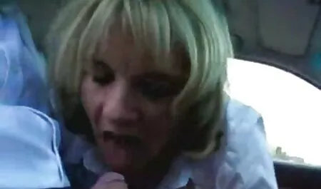 Ella mueve sus labios en el tronco, señora, y para ella porno anal bien duro en la vagina antes