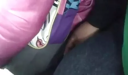 Un hombre lleva Tetas ver videos de sexo fuerte de armadura en un miembro de la