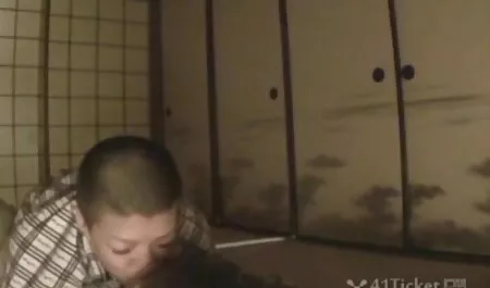 Chica apasionada sexo fuerte y gratis dando mano mojada