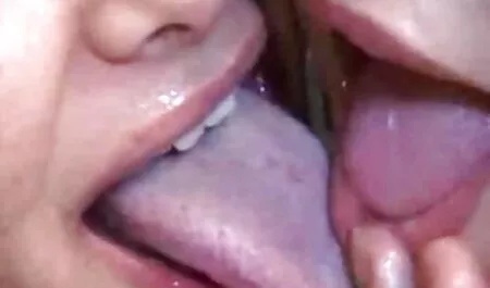 Ébano con armas sexo duro en porno grandes tatuaje en todos los agujeros