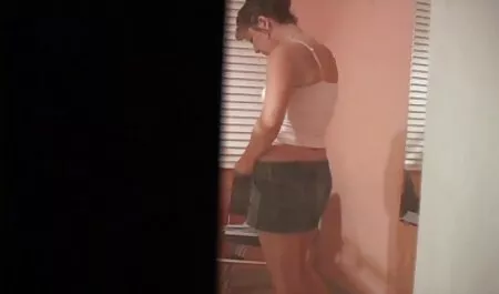 Hombre hambriento es conocido por robar joven puta con sex duro video medias