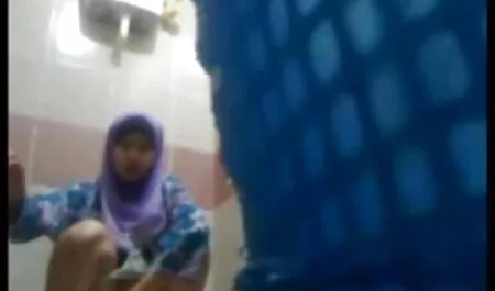Sexo con un anciano en cama de hierro sexxo duro