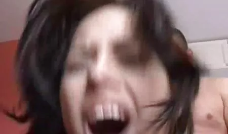 Una chica que accidentalmente detuvo la actividad sexual videos de sexo duro gratis de un hombre.