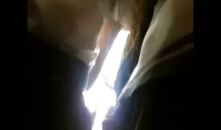 Los tres hombres no pueden adolecentes cojiendo duro separarse del cabello maduro y corto.