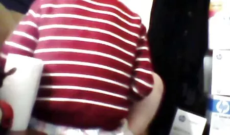 Un hombre entró en la habitación para ver a una chica dormida, videos caseros sexo duro y tomó su decisión