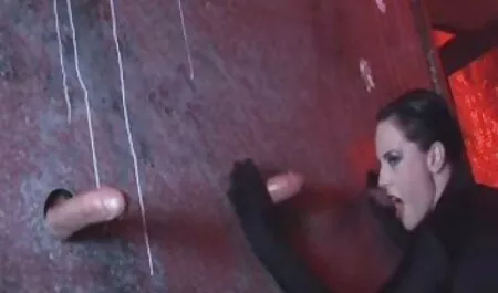 Sexo con una rubia en una secxo duro roca de playa