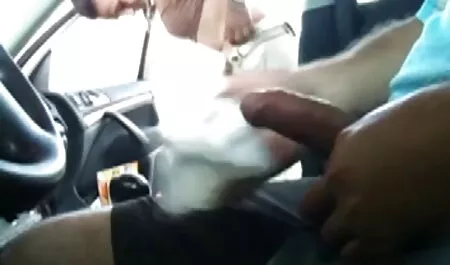 El director le pidió a la rubia en falda corta que mostrara sus grandes tetas y hablara por sexso duro videos mí mismo