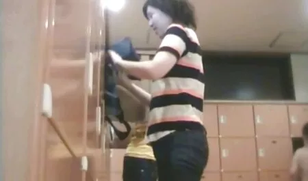 Japonés chica negras teniendo sexo duro muy agradable chupando coche