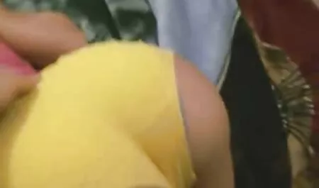 Una joven la golpeó, Negra viejos follando duro y la tomó en el coño