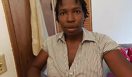 Modelo en cojiendo duro y fuerte medias sacar Zapatos y pantalones negros, gran pantalla