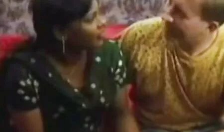 Vieja mujer rumana en traje negro que follando duro videos te encanta son un estudiante en la cámara