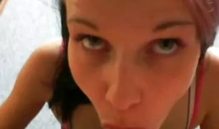 Zrelka a lesbianas follandose duro los vecinos en kasing e hizo una mamada, Sentarse en el