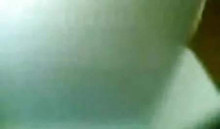 Mamá castiga al hijo calvo con la diversión de la abuelas cogiendo duro masturbación
