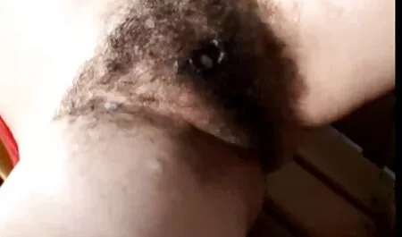 Hermosa rubia hábilmente salta en gran video sexso duro polla