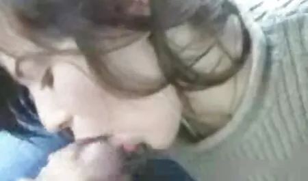 Maduro polno duro en todos los agujeros con juguetes