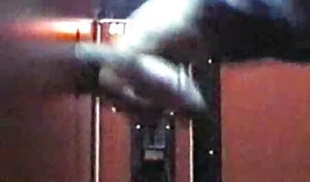 Hijo espiando ver sexo duro a una chica en el vestuario