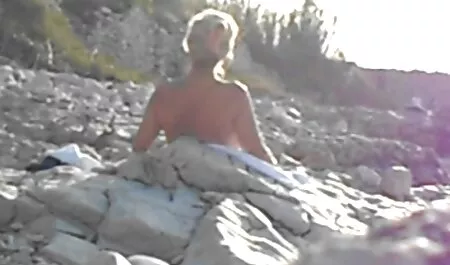 Miró sexo duro xxxx de cerca a un amigo con una caricia