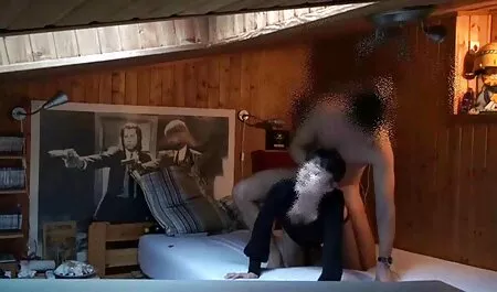 Atrás, gire un pequeño follando duro con su madre dormitorio