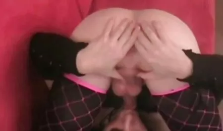 Shorts llevó a los videos de sexo rico y duro vaqueros a una erección