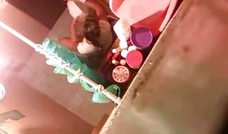 Masturbándose el culo con sus manos y follando duro por primera vez con una mujer antes de la cama p2