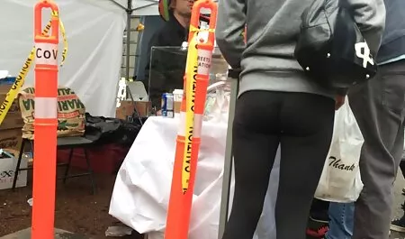 Un hermoso coño de hombre a través del estudiante y lo puso en el culo casero duro xxx